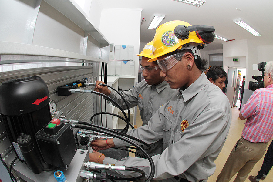 Inauguran moderno taller para especialidad Mecánica Industrial en Liceo de Pica