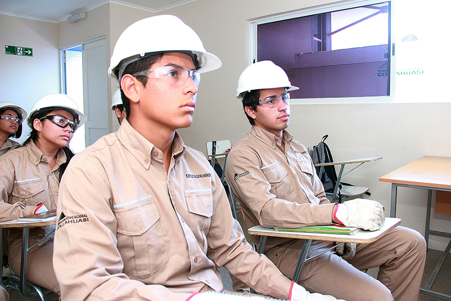 Liceo Juan Pablo II se posiciona como uno de los cinco colegios mejor evaluados en Simce regional