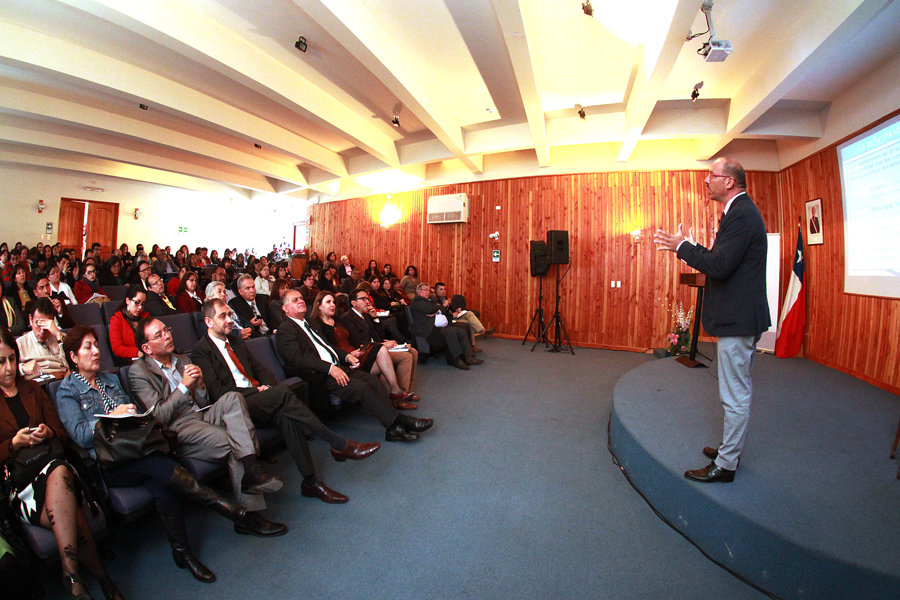 Experto español propone evaluaciones más funcionales