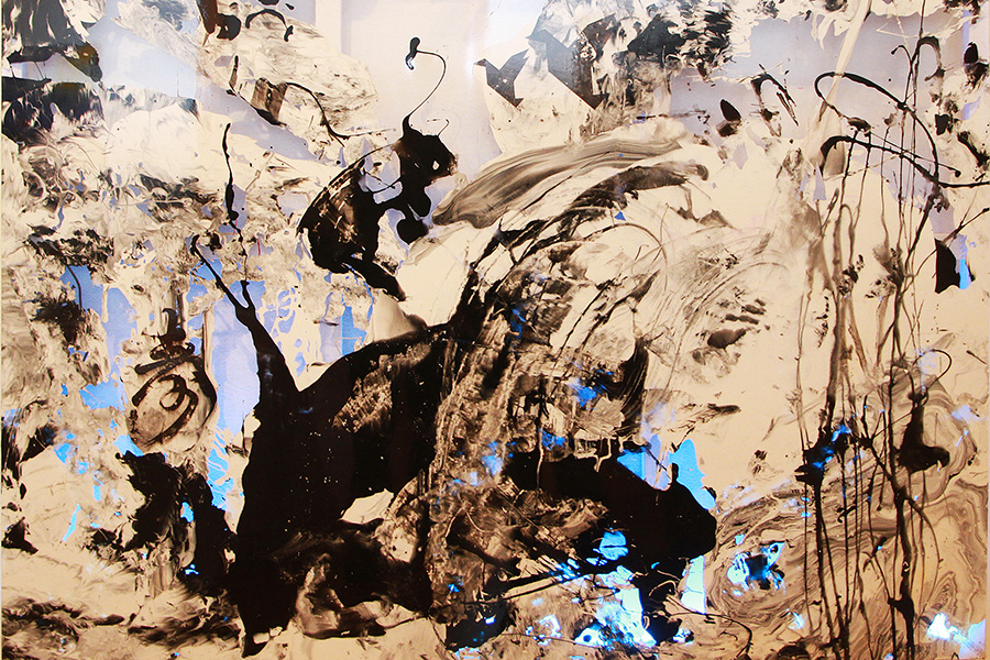 Pintura sobre plástico, una innovadora técnica presente en sala de arte Casa Collahuasi