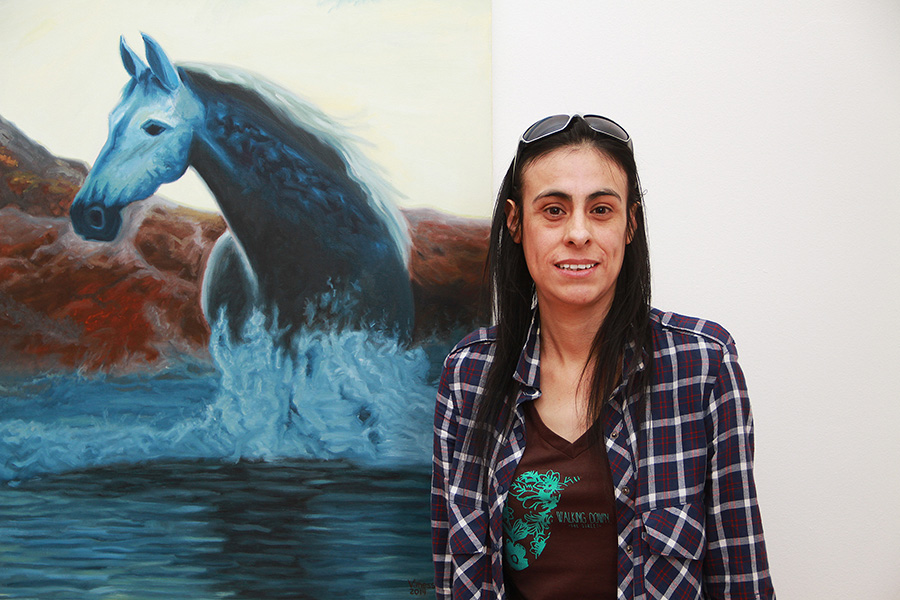 Pintora Vanessa Rojas expone en sala de arte Pica Collahuasi