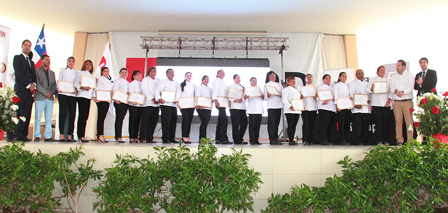 Habitantes de Caramucho y Pica egresaron de curso de gastronomía con identidad