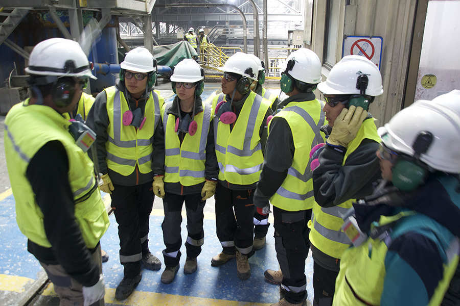 Alumnos del Liceo Padre Alberto Hurtado de Pica realizan práctica exploratoria en Collahuasi