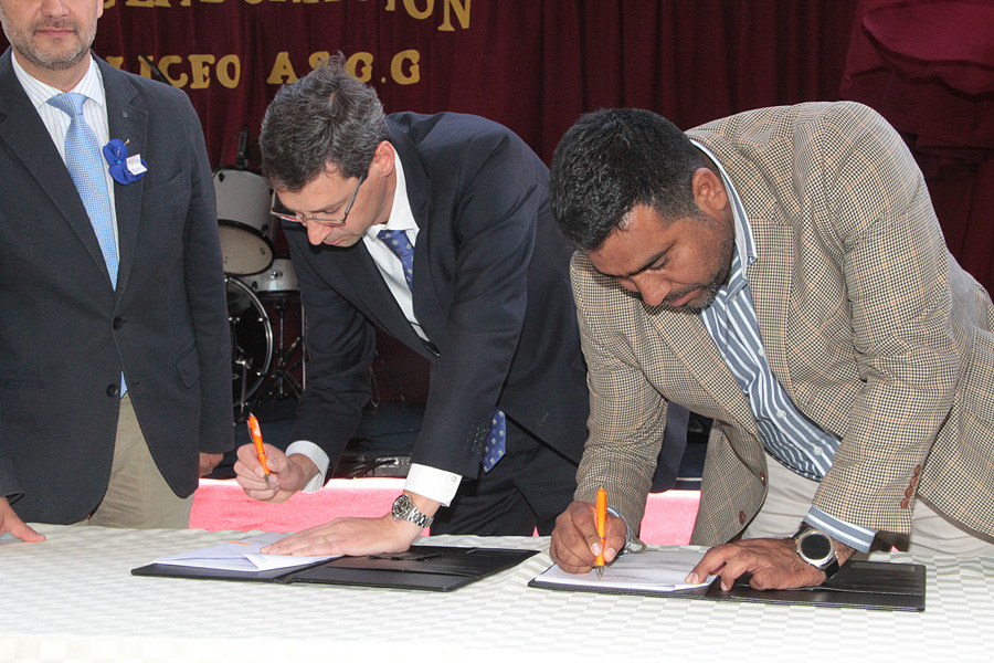 Liceo “Alcalde Sergio González Gutiérrez” de Pozo Almonte, actualizará su oferta formativa técnico profesional a través de convenio entre municipio y Collahuasi