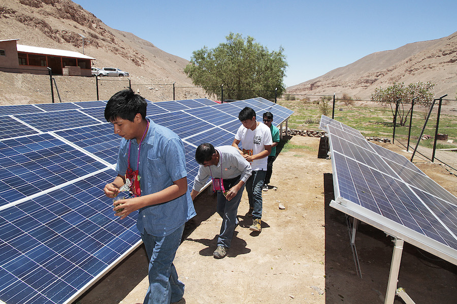 Collahuasi y comunidades iluminan con Energía Renovable la Quebrada de Huatacondo