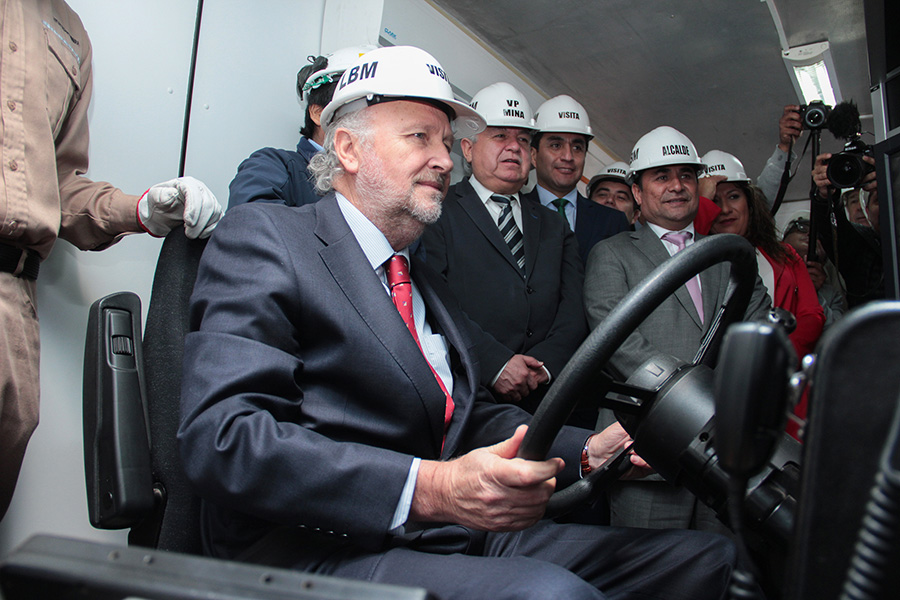 Ministro de Minería visitó Liceo minero Juan Pablo II  administrado por Collahuasi y Municipio Alto Hospicio