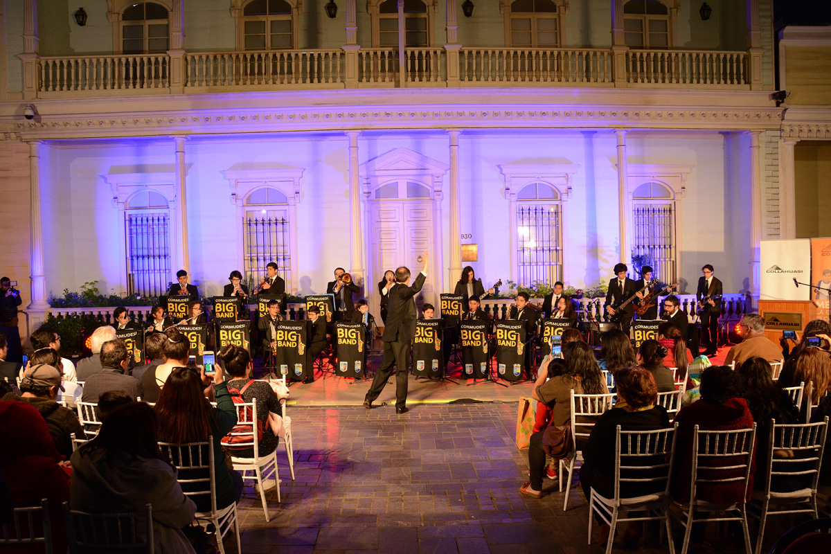 Música y colores andinos tiñeron la Sala de Arte Casa Collahuasi