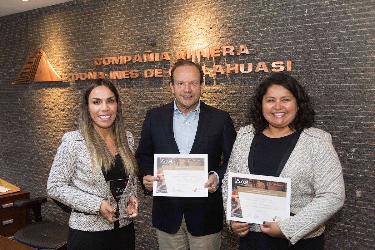 Liceo Bicentenario Juan Pablo II de Alto Hospicio recibe Sello de Calidad del Consejo de Competencias Mineras