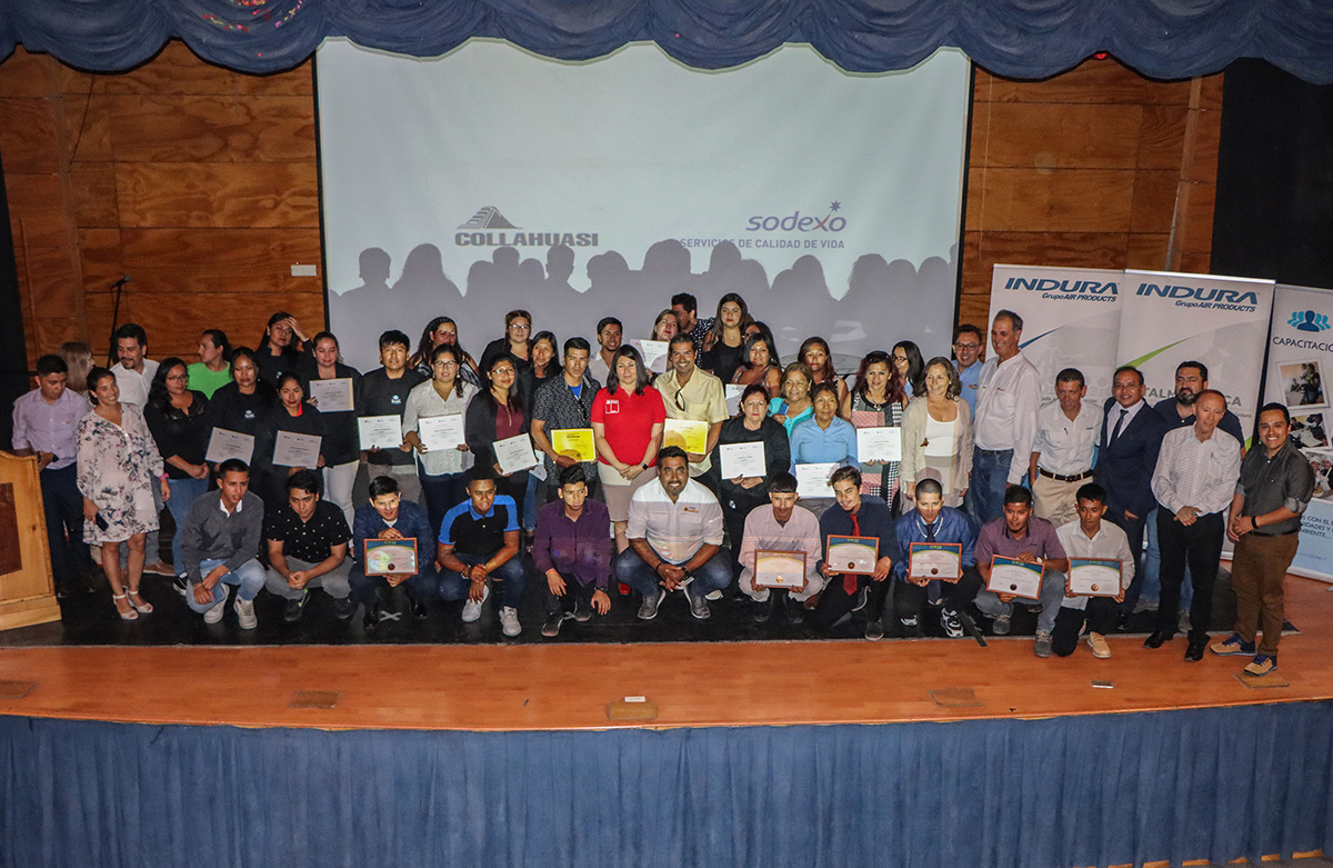 86 nuevos alumnos egresan de la Escuela de Oficios de Collahuasi y Sodexo