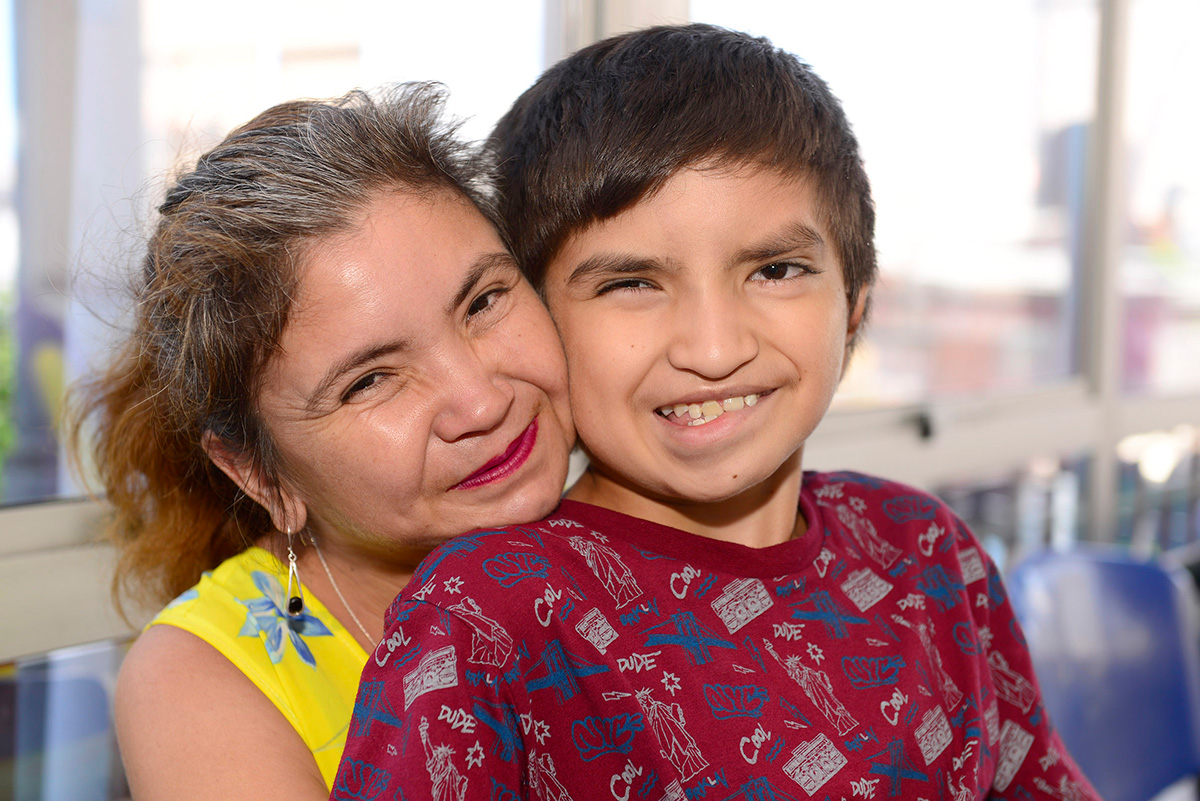 Carolina Reyes, madre de Víctor, uno de los niños beneficiados con el programa Rotary: “Este operativo me da la satisfacción como madre de poder ayudar a mi hijo”