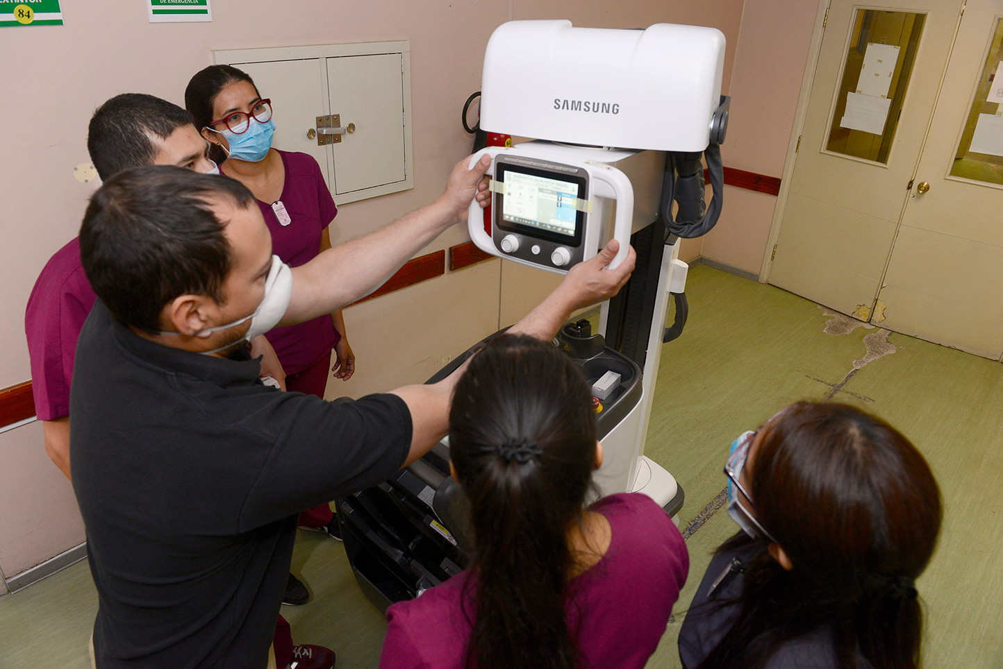 Servicio de Salud de Iquique inicia instalación de equipamiento sanitario aportado por Collahuasi a la región