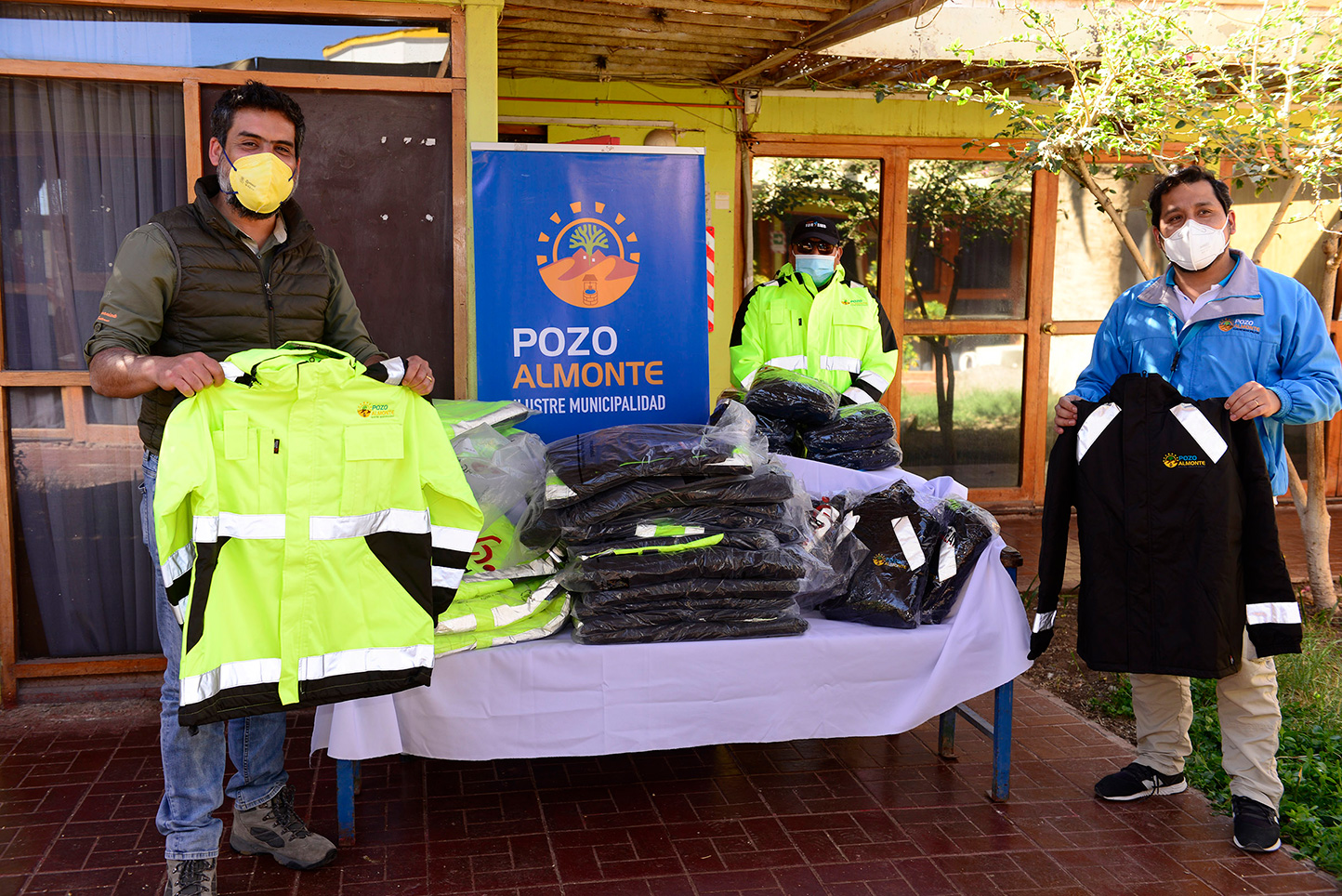 Pozo Almonte recibe implementación térmica para personal de barreras sanitarias de la comuna