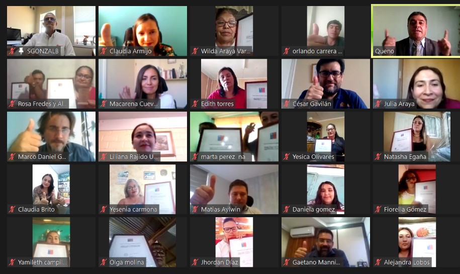 31 vecinos del litoral sur de Iquique reciben certificados de enseñanza básica y media gracias al programa de Nivelación de Estudios