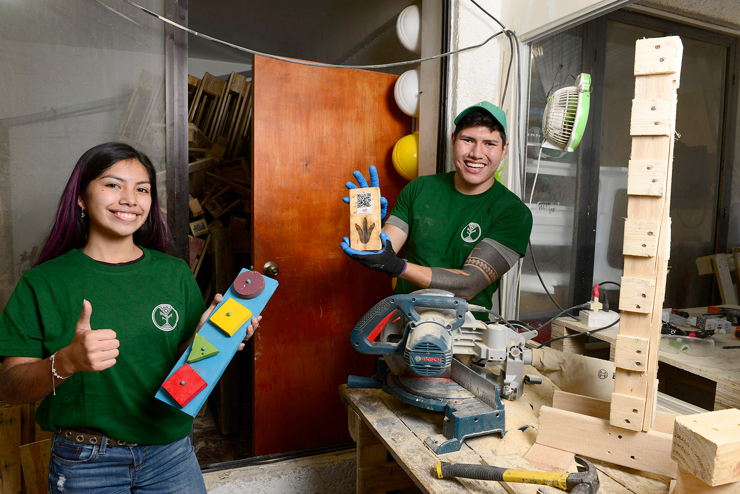 Jóvenes tarapaqueños innovan en la fabricación de juguetes ecológicos rescatando la cultura local
