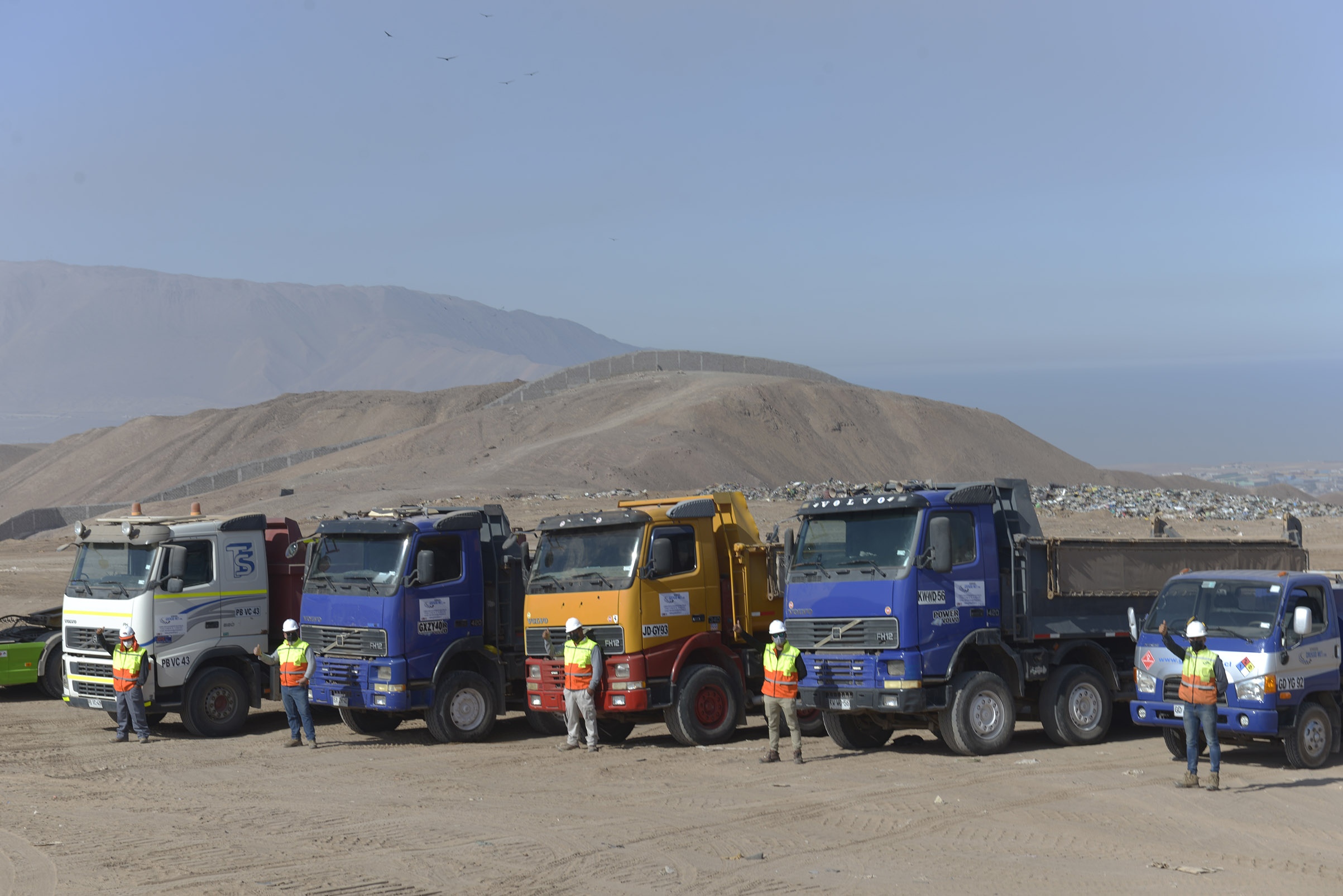 Collahuasi apoya labores de mitigación y extinción de incendio en ex vertedero El Boro de Alto Hospicio