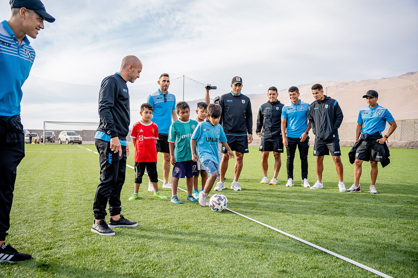 Club Deportes Iquique y Collahuasi imparten clínica deportiva para 50 niños y adolescentes de Chanavayita