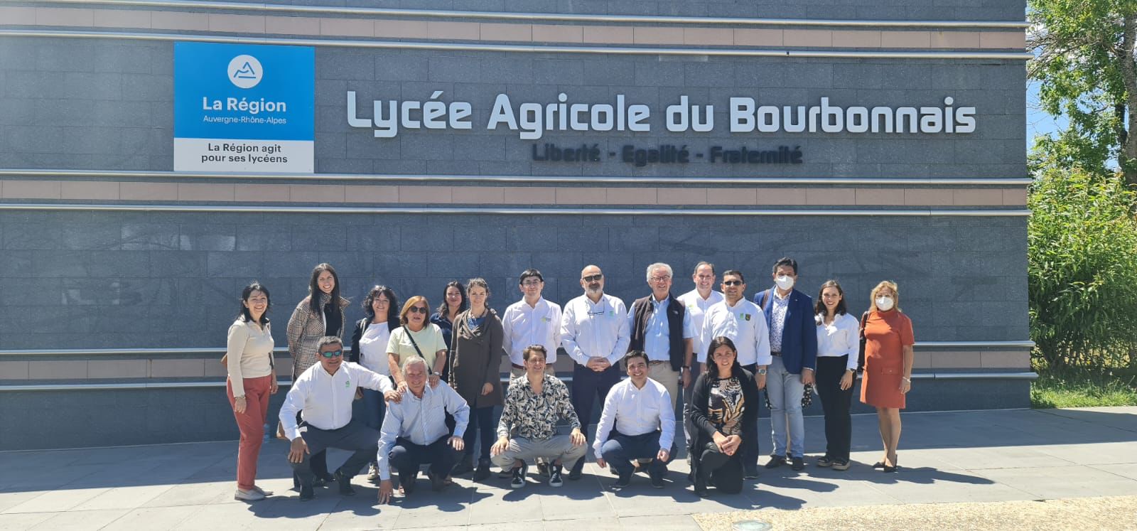 Liceo Bicentenario de Pica firma convenio de colaboración con Ministerio de Agricultura de Francia