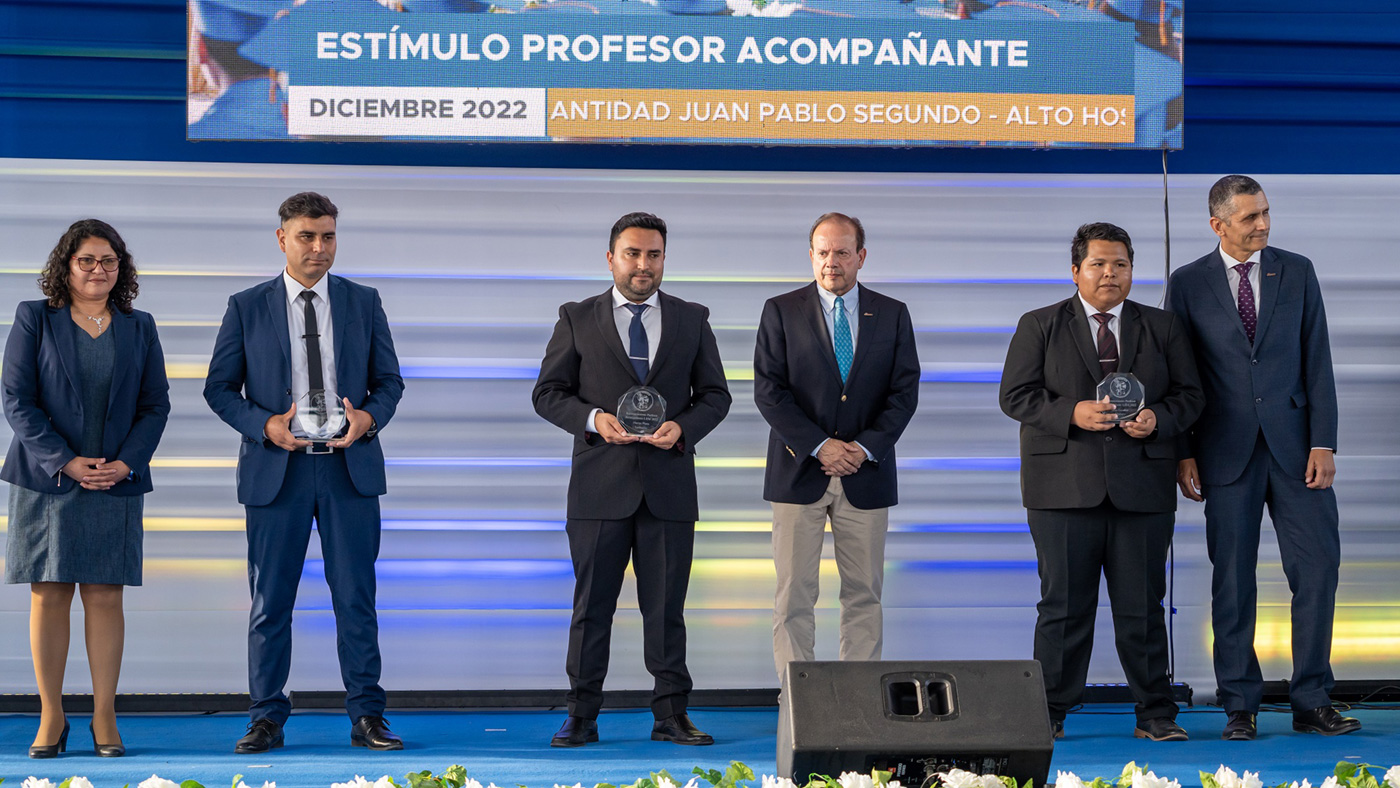 308 jóvenes de liceos coadministrados por Collahuasi se graduaron de enseñanza media