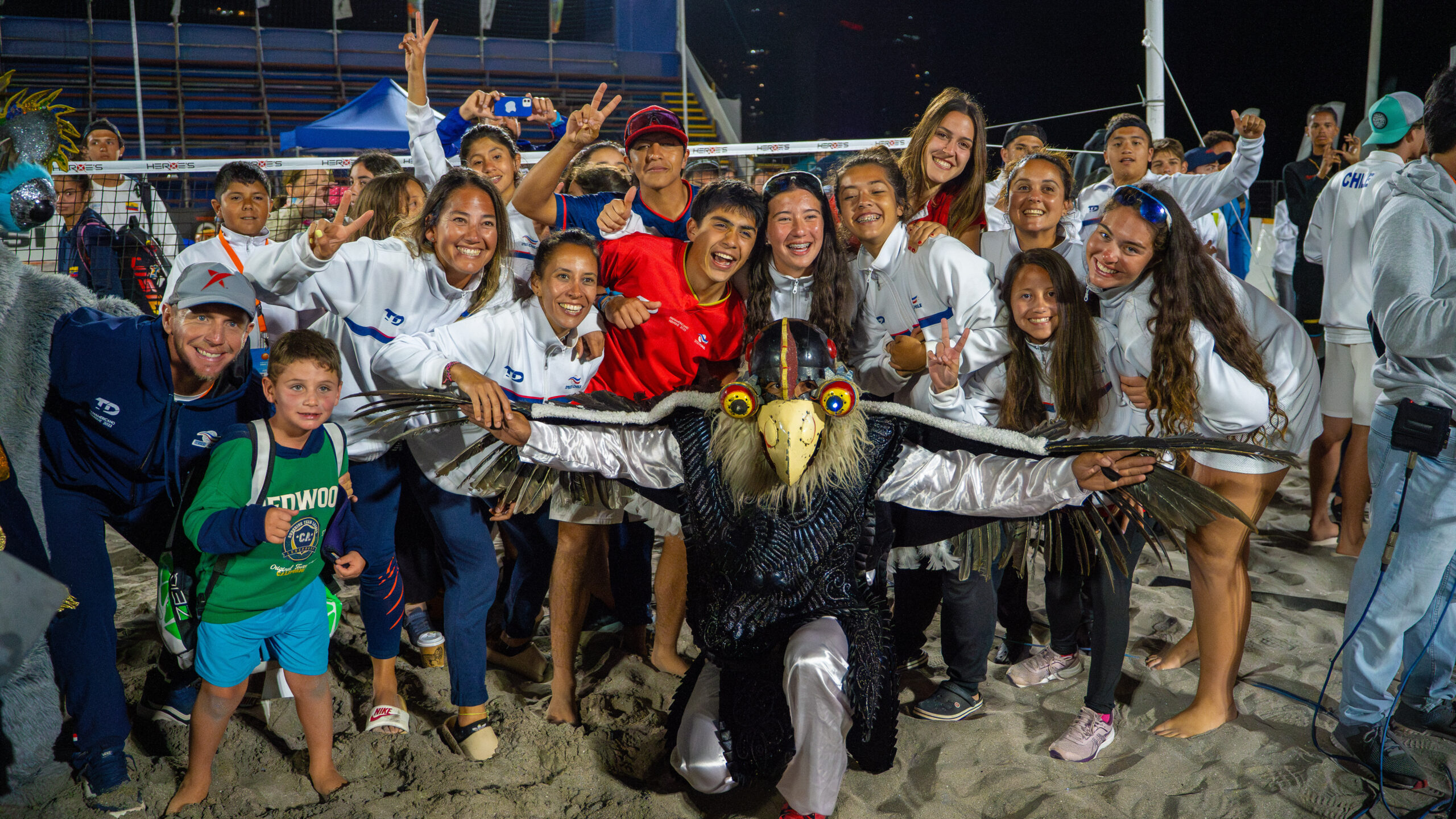 Arena Cavancha se iluminó con alegre jornada inaugural del Campeonato Panamericano de Tenis Playa