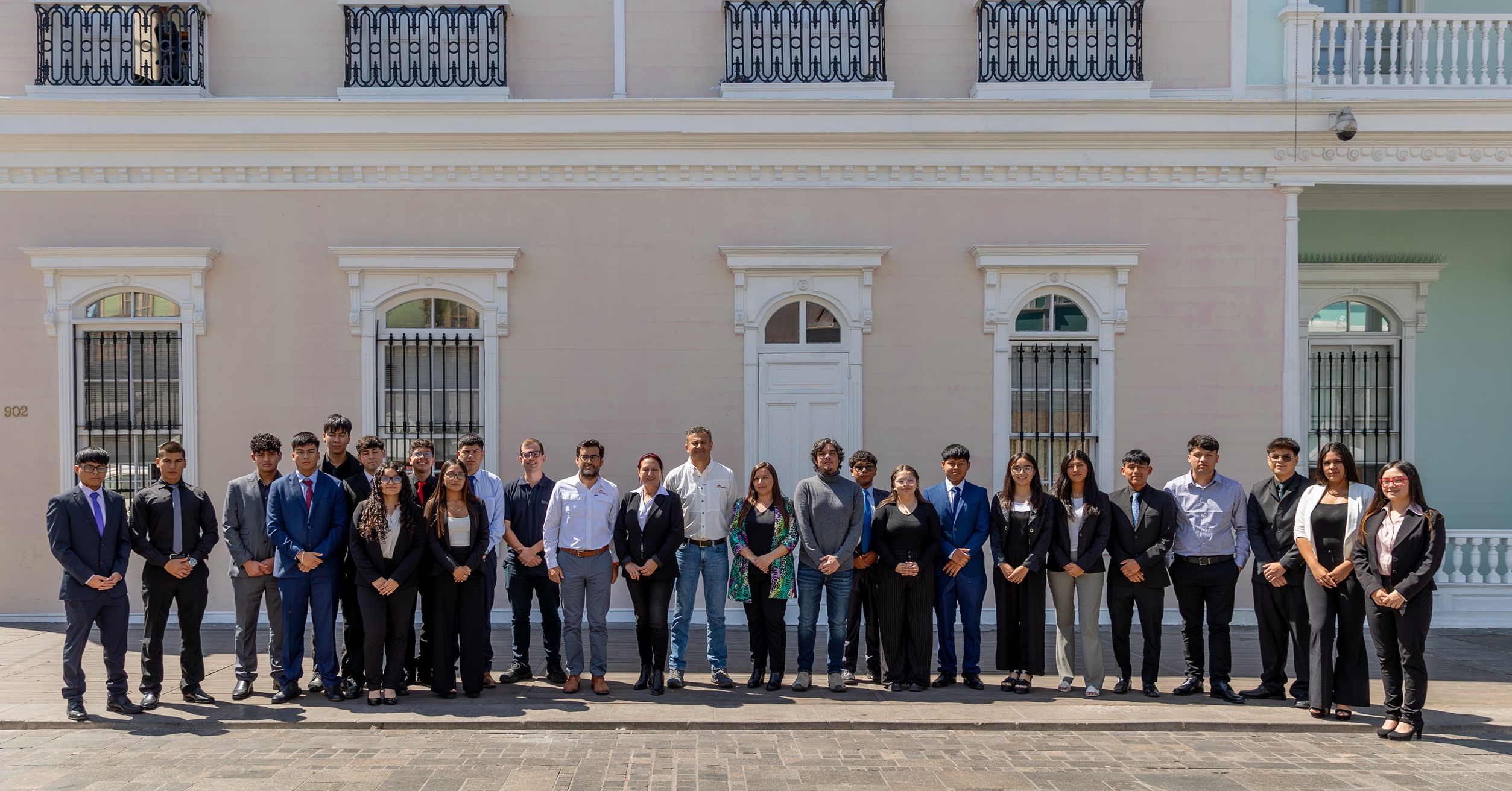 47 jóvenes del programa Aprendices de Collahuasi se capacitaron en competencias socioemocionales