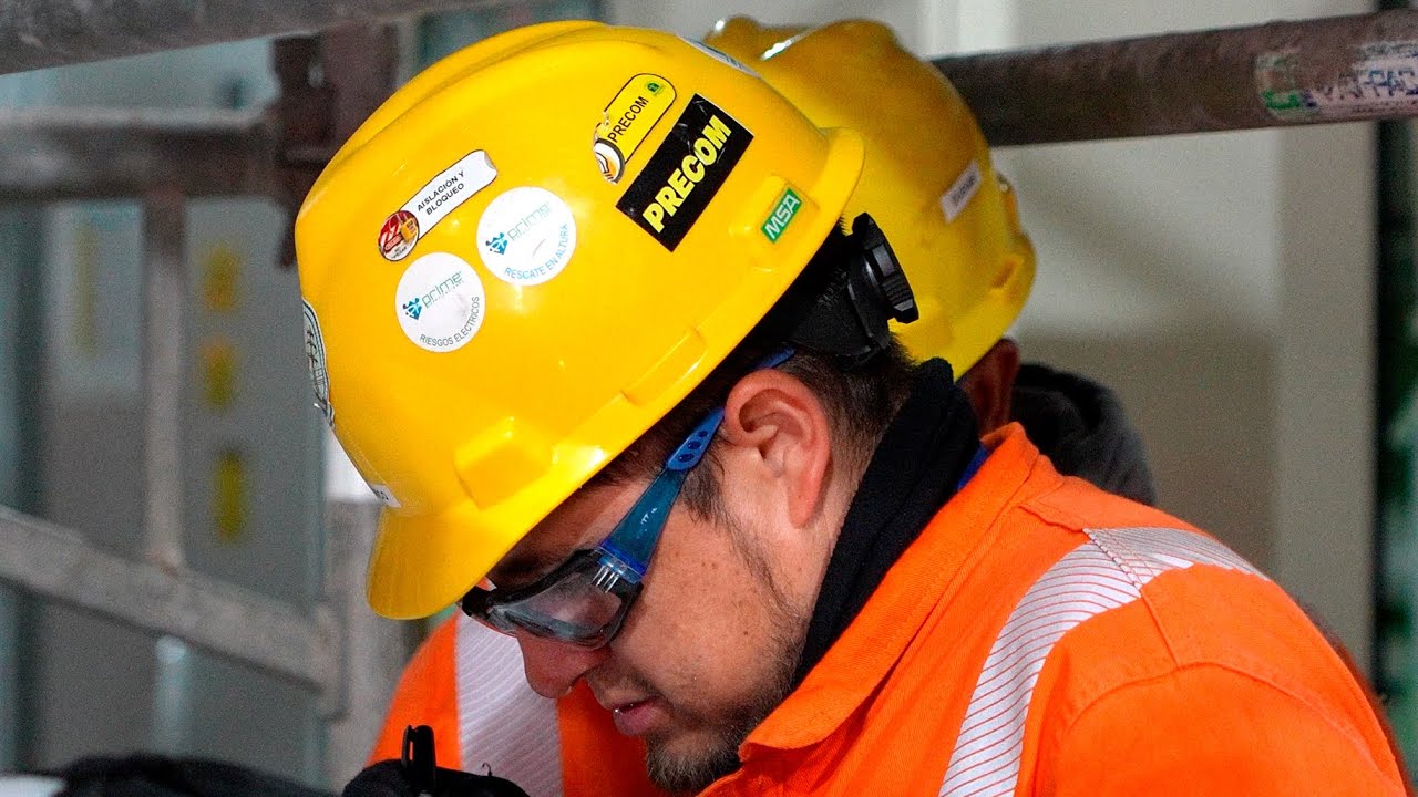 The project enters the Pre-commissioning and Commissioning stages.