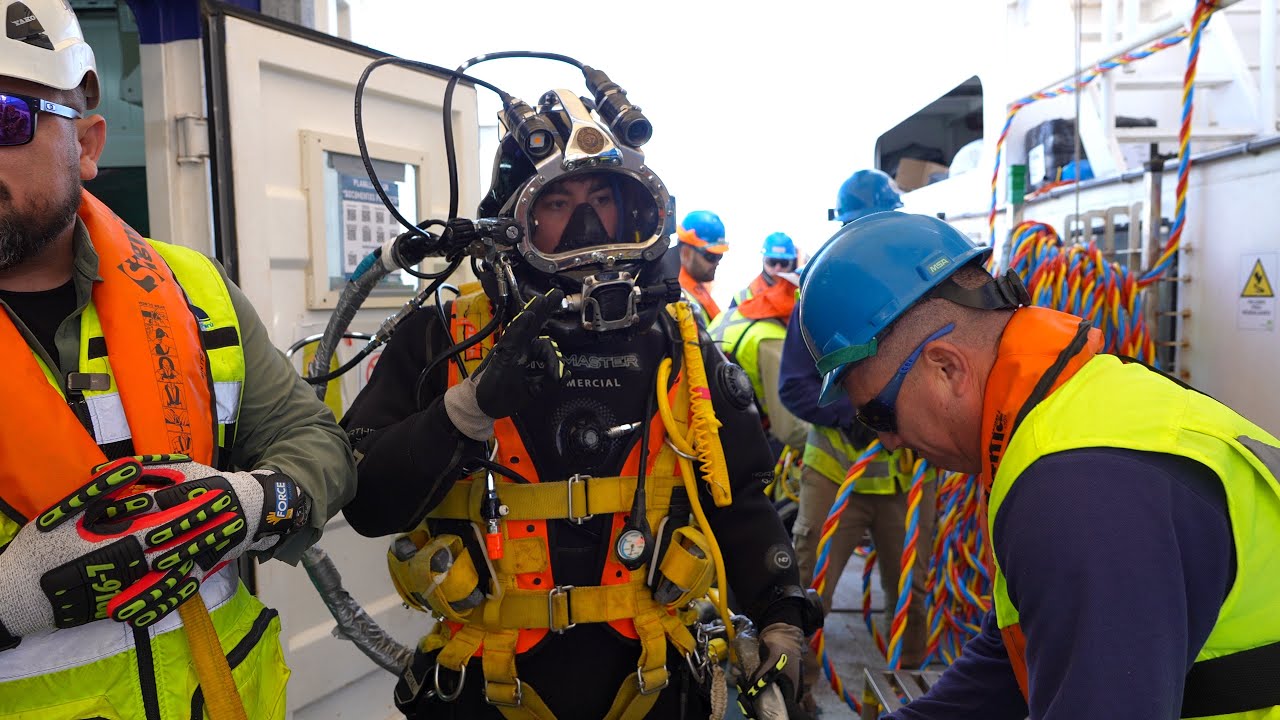 The diving team carries out work to enable the marine works of the Desalination Plant