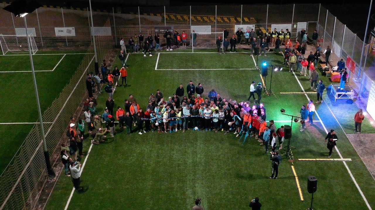 Workers and former members of the national team inaugurate the C20+ courts