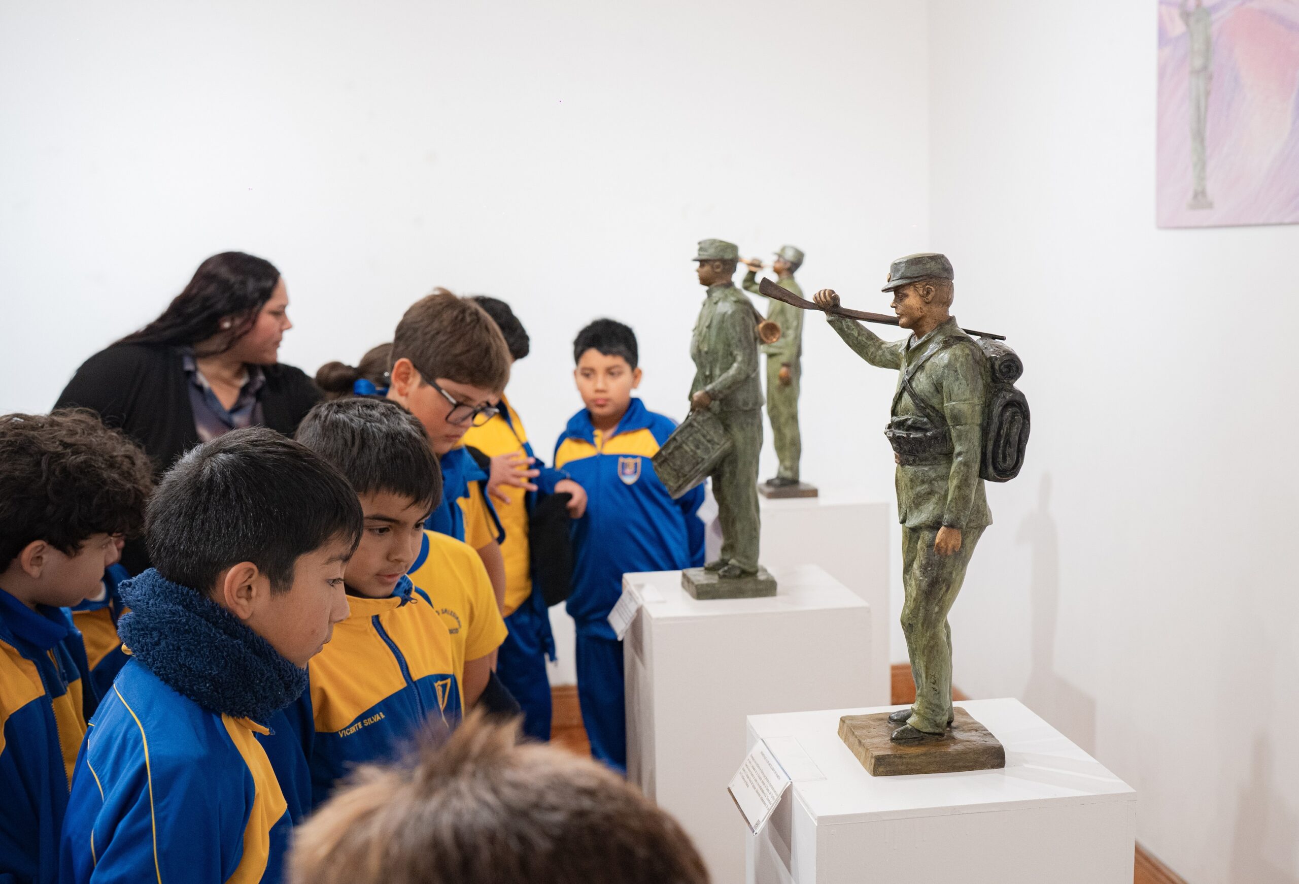 Sala de Arte Casa Collahuasi recibe casi 8 mil visitantes con exposición “Grandes Personajes de Nuestra Historia Naval”