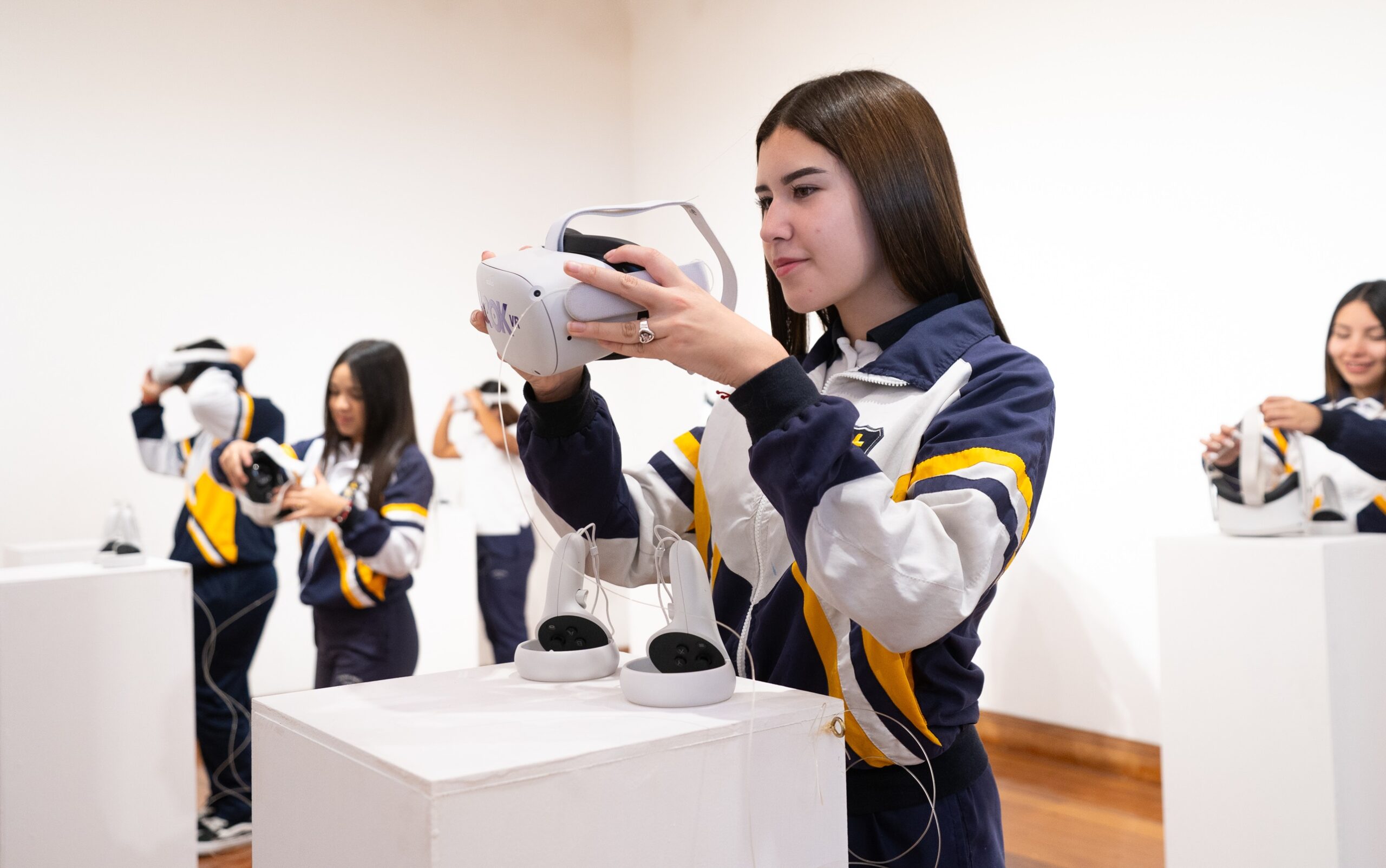 Más de dos mil personas han visitado exposición “Museo Newton” en Sala de Arte Casa Collahuasi