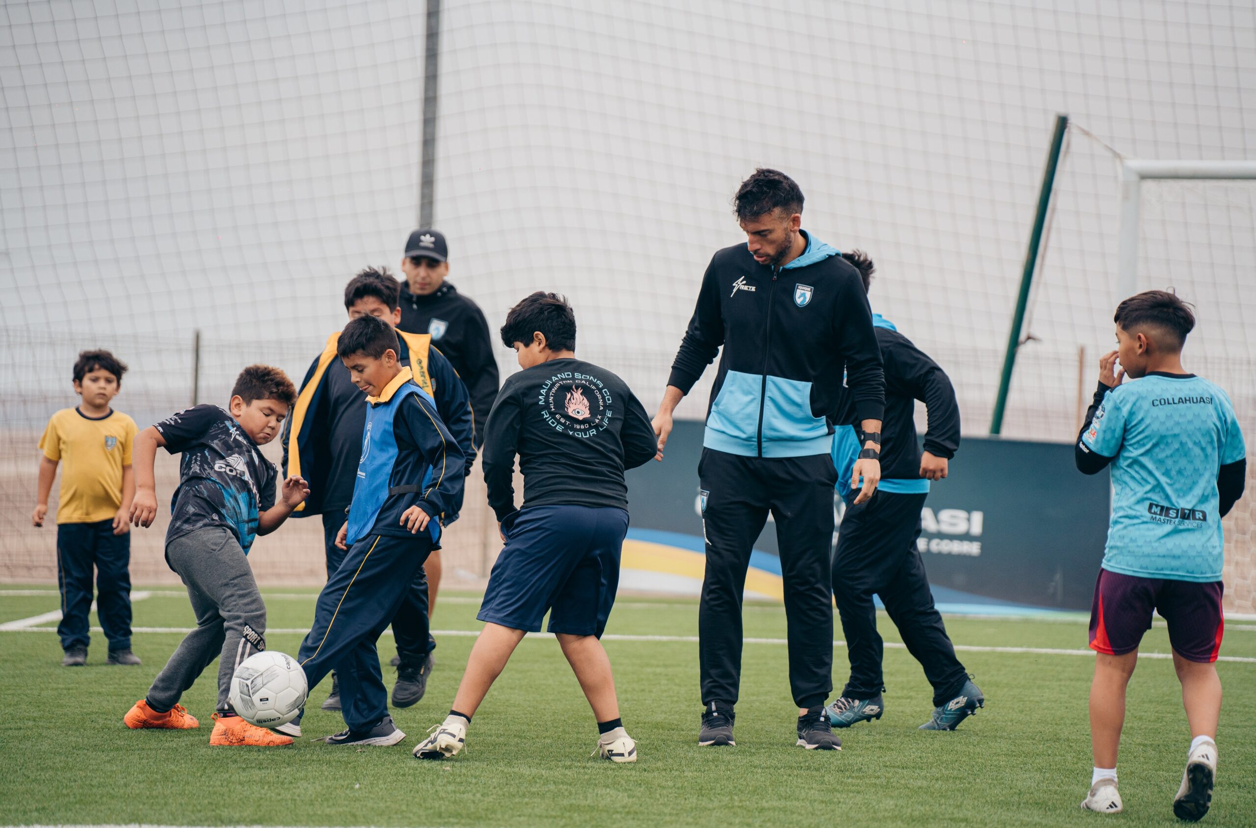 Chanavayita y Collahuasi impulsan programa integral de vida saludable en nuevo complejo deportivo del borde costero sur de Iquique