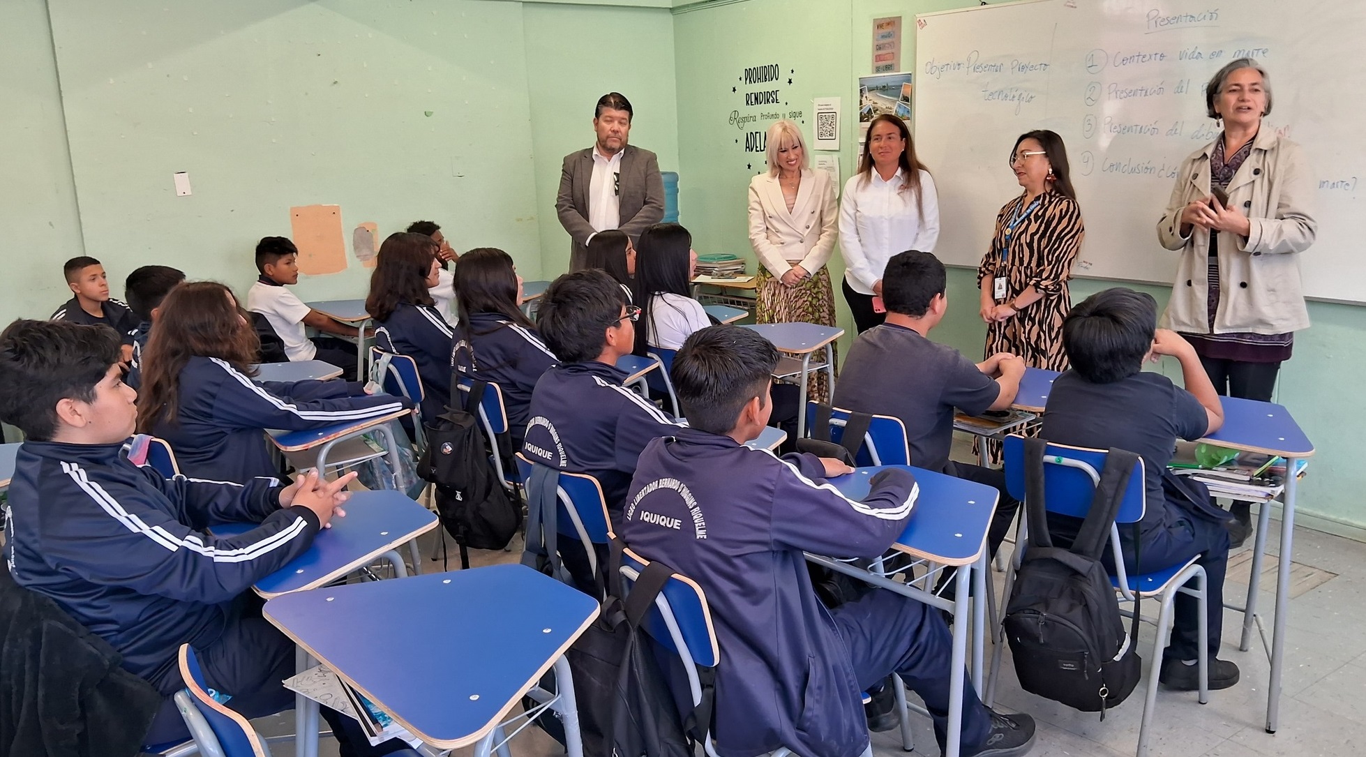 Estudiantes de Iquique y Alto Hospicio reciben donación de mobiliario gracias a convenio Mineduc-SLEP con Fundación Collahuasi
