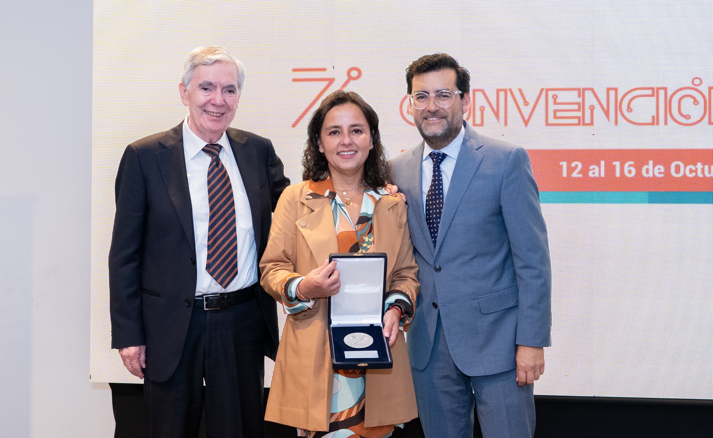 Collahuasi recibe premio del Instituto de Ingenieros de Minas por su aporte a la formación técnico profesional minera