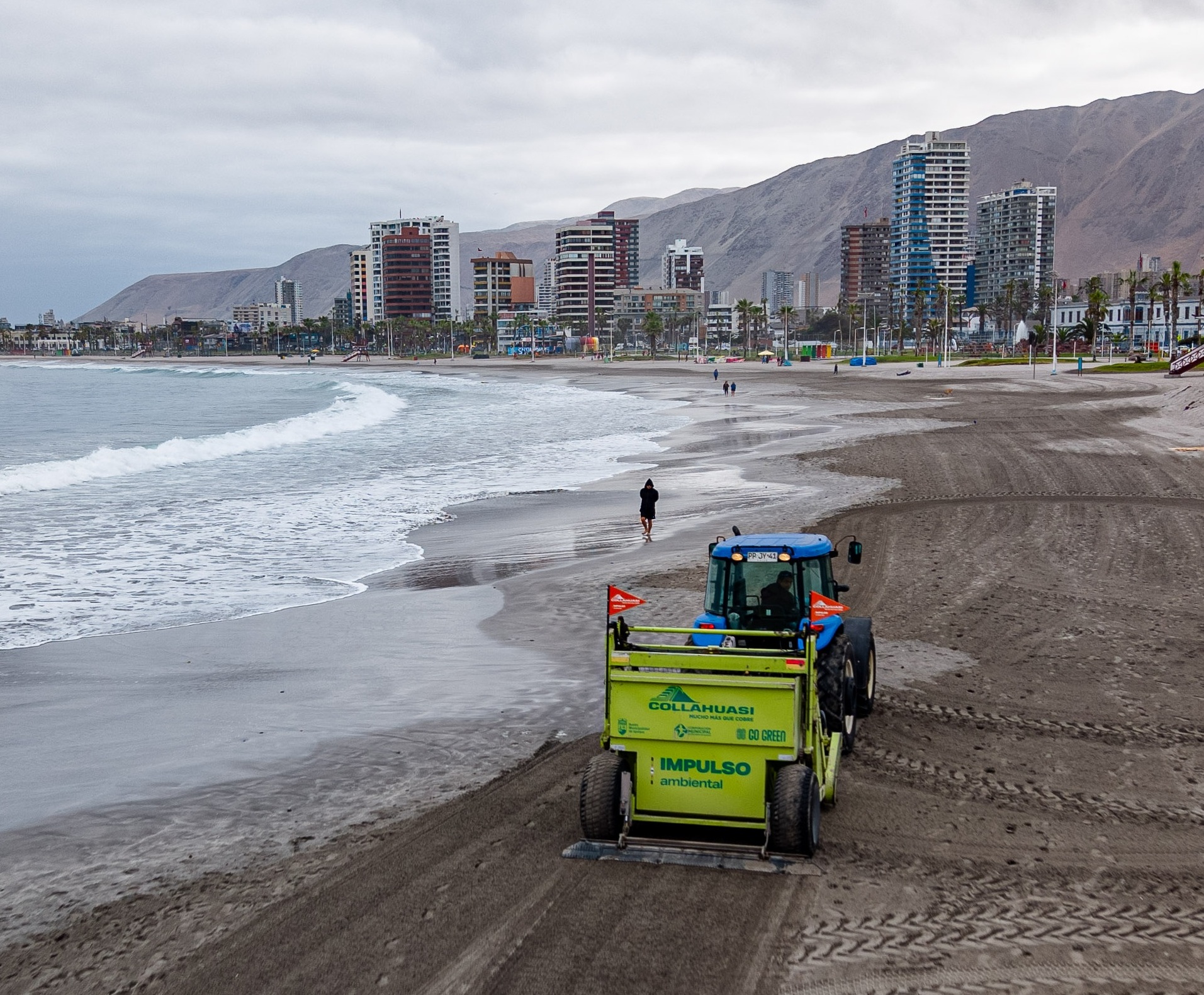 Continúa trabajo conjunto para potenciar el borde costero urbano de Iquique este verano 2026