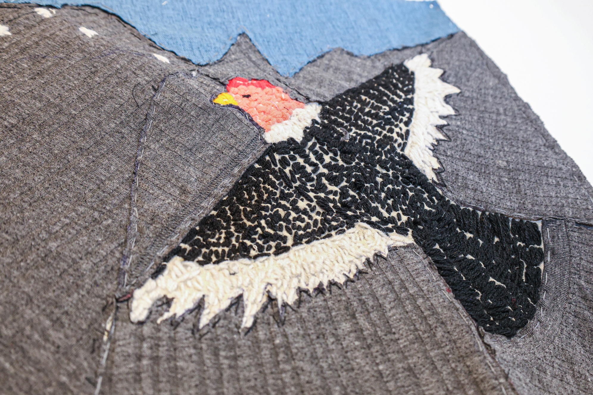 Estudiantes del Liceo Bicentenario Minero Juan Pablo II presentan obras inspiradas en Gabriela Mistral en Sala de Arte Casa Collahuasi