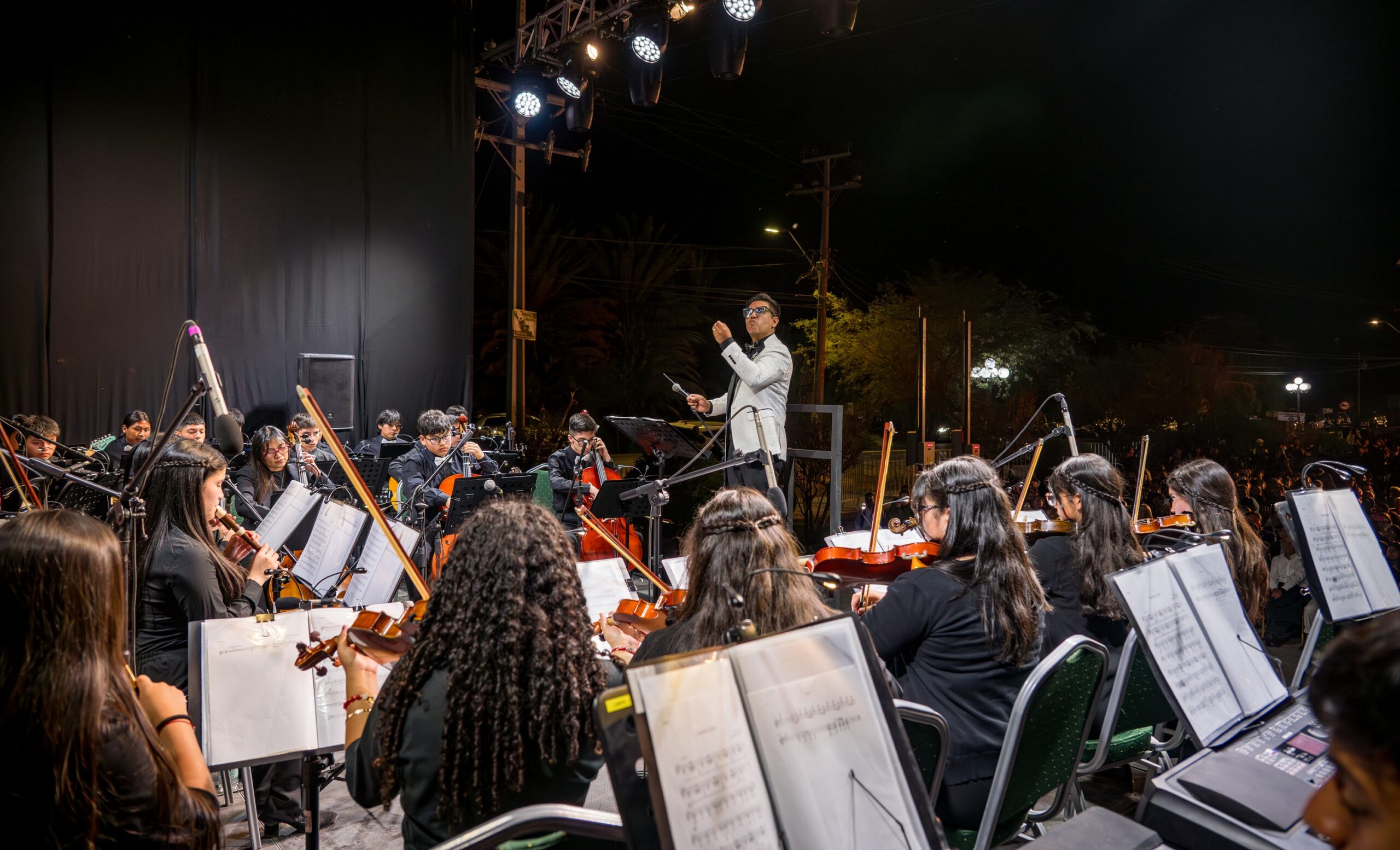 Tercera edición de espectáculo musical “Melodías del Desierto” deslumbra a toda una comunidad en Pica