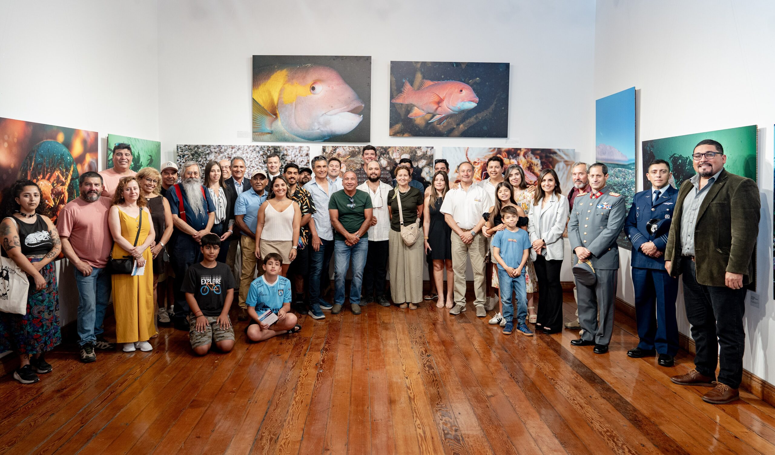 El mar de Iquique se revela bajo la fotografía y el documental en Sala de Arte Casa Collahuasi