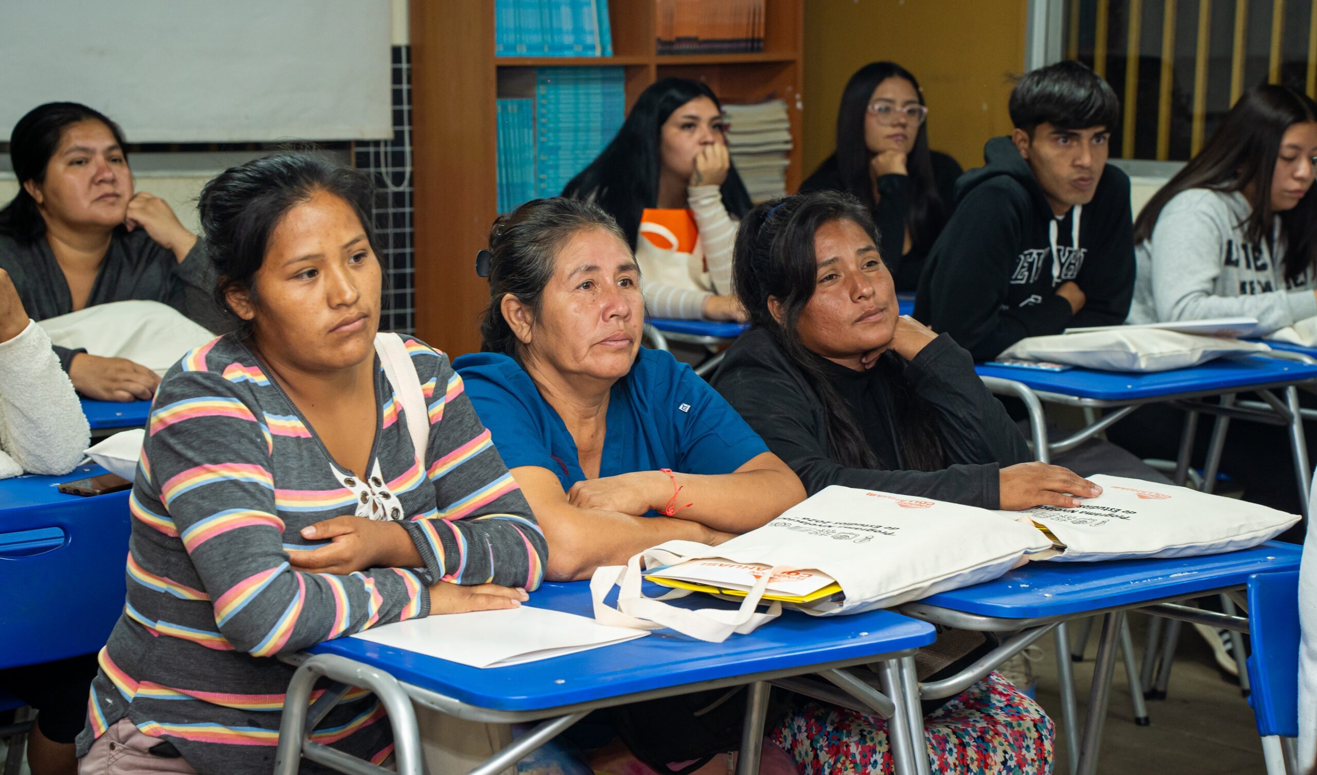 Nueva generación de vecinos del borde costero sur de Iquique se integra a Programa Nivelación de Estudios 2026